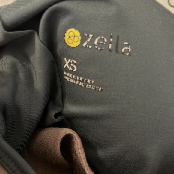 Zella womens athleisure cross back cami with built in bra - Picture 4 of 5